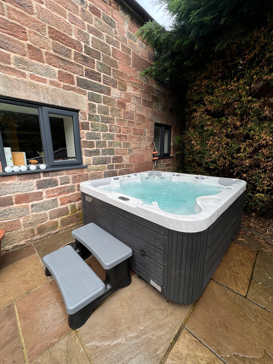 Jupiter P&P - Classic Line - Staffordshire Hot Tubs & Swimspas