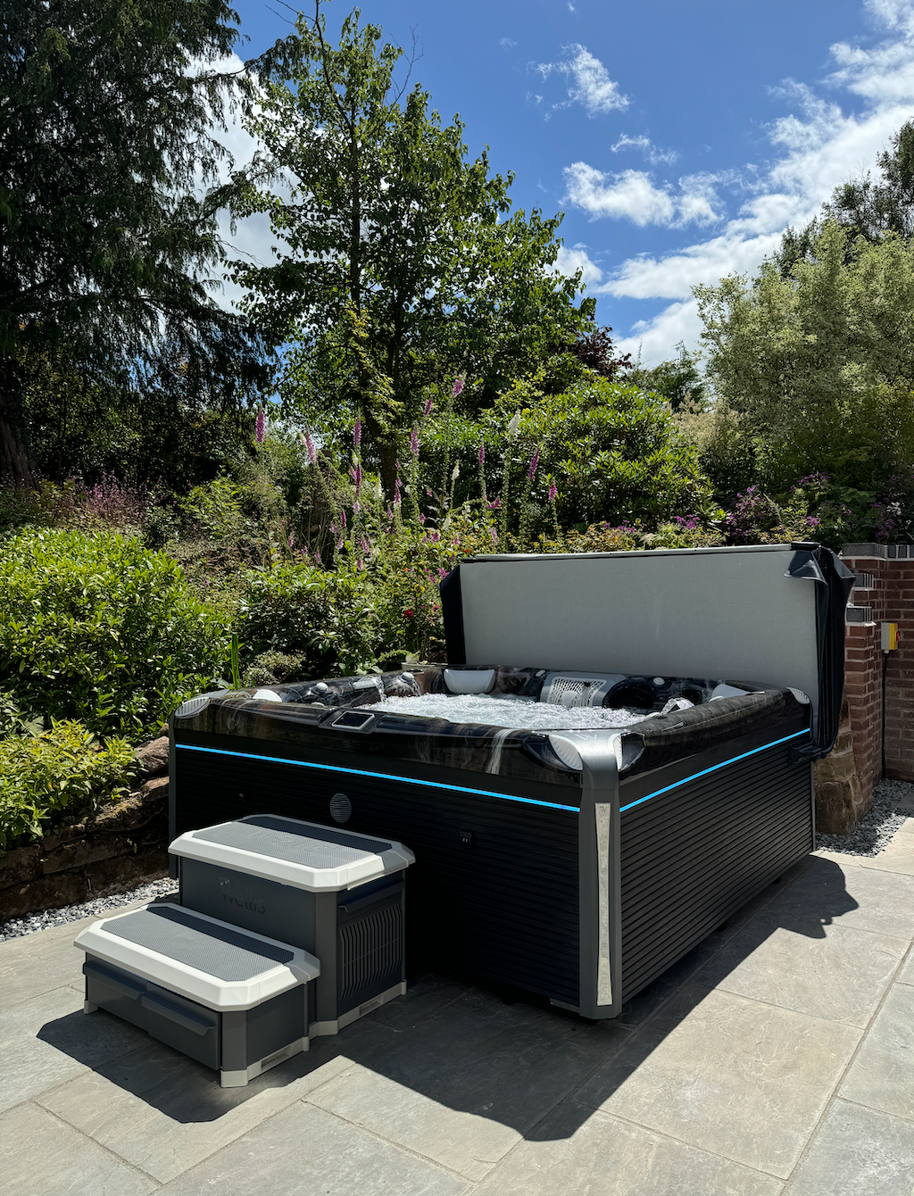Wellis® Elbrus Mountain - Staffordshire Hot Tubs & Swimspas